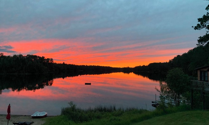 Itasca County Resort | 1 bedroom couple's cabin. Adorable screen porch looking out at Clear Lake.