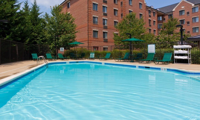 McLean Condo | 1 Bedroom | Free Breakfast + 24h Business Center
