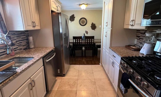 Tulsa House | 1 Bedroom House, Mins to Downtown - Hidden Treasure