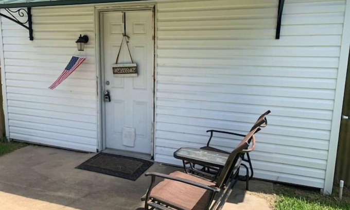 Westlake House | 1 bedroom house- personal driveway/yardn