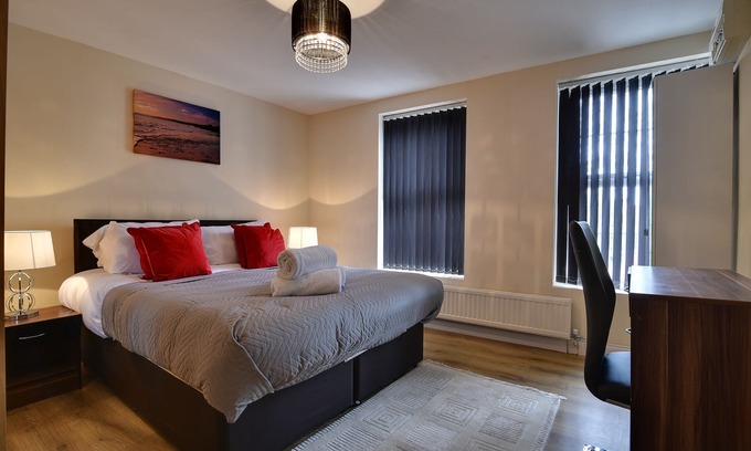 Luton House | 1 BEDROOM HOUSE WITH PRIVATE ALLOCATED AND SECURE PARKING