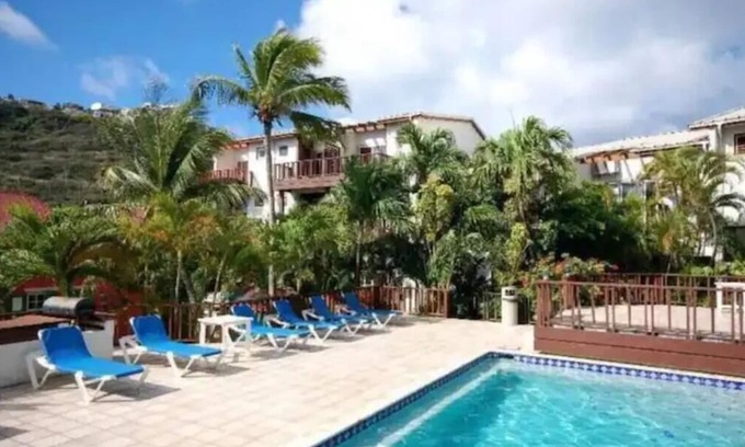 Point Blanche House | 1-Bedroom Loft Apartment in Point Blanche