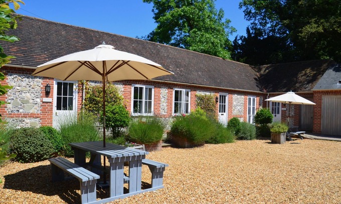 Winterbourne Earls Cottage | 1 Bedroom Luxury Suite