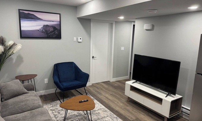 Regina House | 1-Bedroom | On site Parking | near YQR Airport