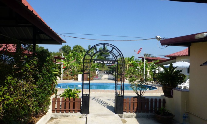 Chiang Wang House | 1 bedroom pool Villa Tropical fruit garden Fast Wi-Fi Smart Tv Home Cooking