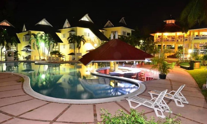 Ocho Rios Resort | 1 Bedroom Penthouse Suite 63, Mystic Ridge Resort