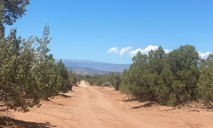 Roosevelt House | 1-bedroom RV in amazing Roosevelt with WiFi, AC can sleep 4 adults and one child