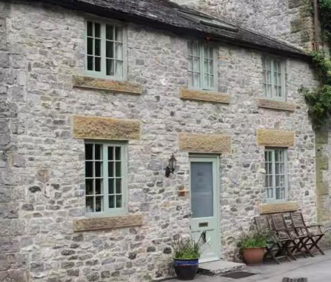 Litton Mill Apartment | 1 Bedroom -Sleeps 3-Dog friendly-Garden-Riverside