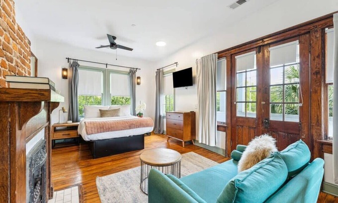 Westside Apartment | 1 Bedroom Suite w/Full Kitchen & Private Balcony