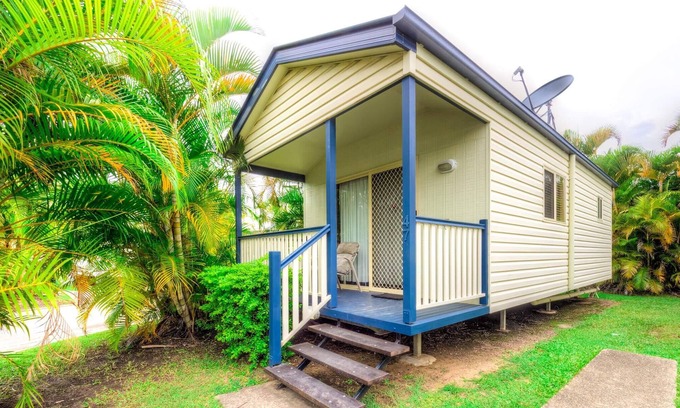 Alexandra Headland Cabin | 1 Bedroom Villa 4 Berth - 1 Bedroom Villa 4 Berth