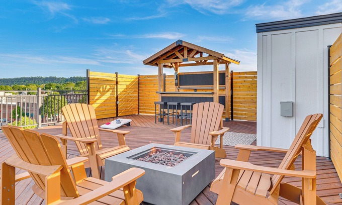 Lake City Condo | 1 Block to Lake City Marina: Condo w/Rooftop Deck