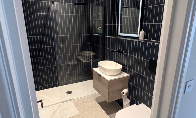 North Richmond Apartment | 1 BR Flat opposite Richmond Tube Station 2 beds