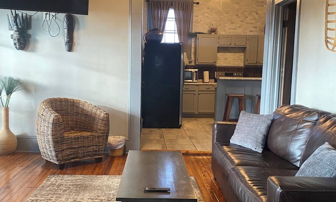 Seventh Ward Apartment | 1 BR Prime Time Historic Comfort - Jazz Fest Hub/Coffee Lovers Dream