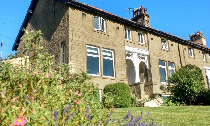 Grassington Cottage | 1 BRIDGE END & GARDEN, pet friendly in Grassington