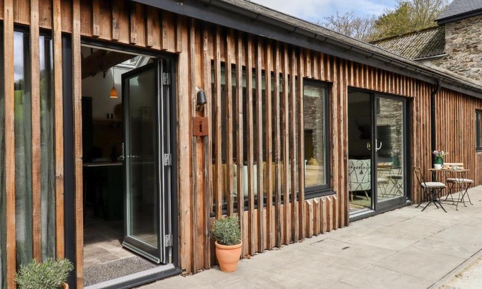 Buckfastleigh House | 1 Caddaford Barns
