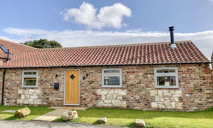Fridaythorpe Cottage | 1 CHURCH BARNS, pet friendly, with open fire in Pocklington
