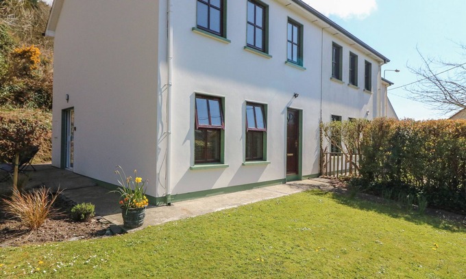 Rosscarbery Cottage | 1 CLOSHEEN LANE, pet friendly in Rosscarbery, County Cork