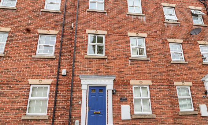 Beverley House | 1 COCKERILL FOLD, pet friendly, with a garden in Beverley
