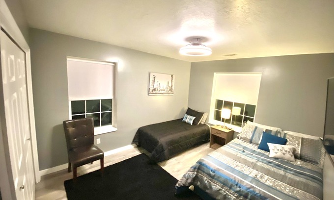 Orangeville House | 1 Full bed & 1 Single Bed Private Room #3 with TV and closet