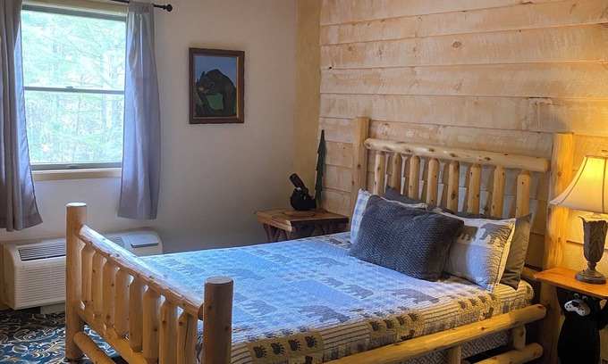 Cooksburg Apartment | 1-Lodge Room