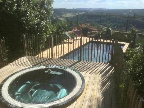 Domme Bed & Breakfast | 1 logis à Domme - Piscine & SPA