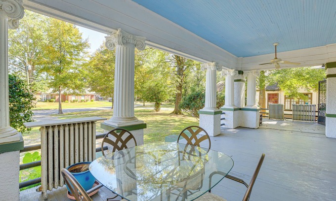 Meridian Cottage | 1 Mi to Dtwn Meridian: Historic Home w/Porch!