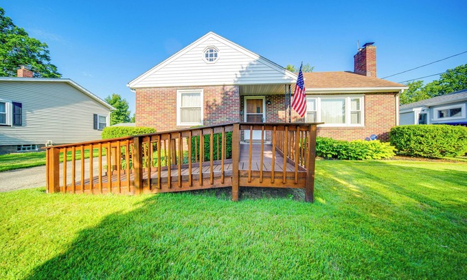 Ashtabula House | < 1 Mi to Lake Erie: Ashtabula Hideaway!