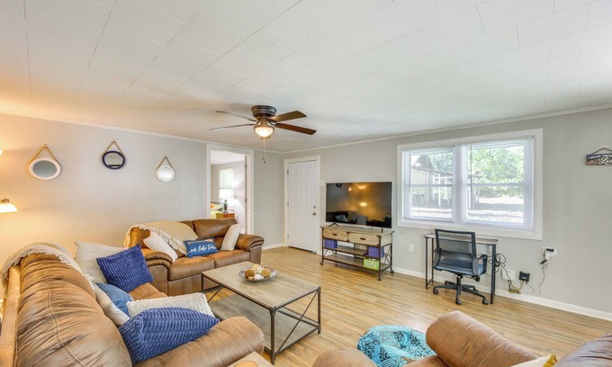 Ore City House | < 1 Mi to Lake: Secluded Ore City Getaway