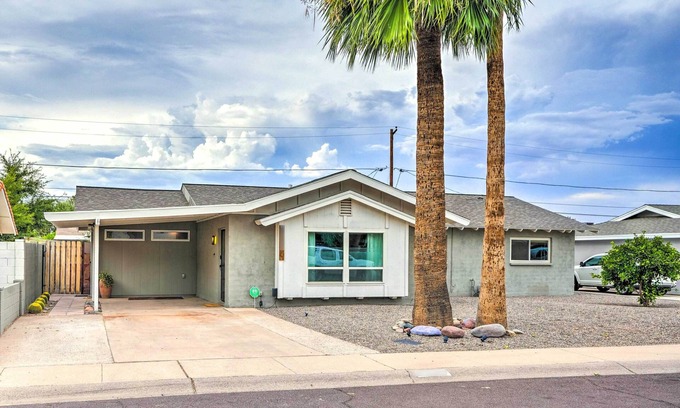 Scottsdale Estates Nine House | 1 Mi to Old Town Scottsdale: Home w/Putting Green