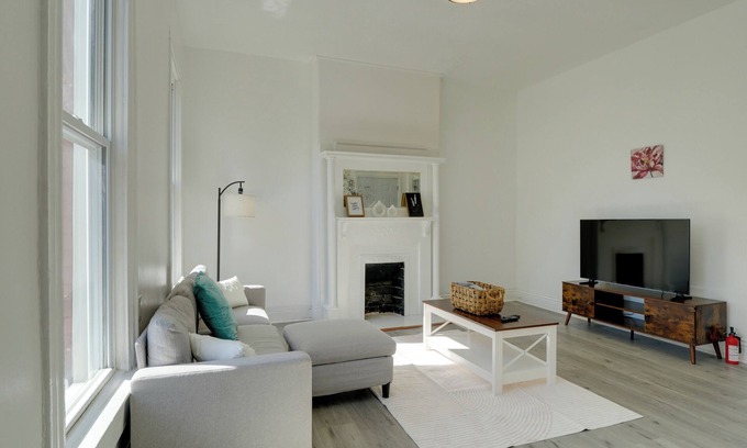South Louisville Apartment | 1 Mi to UofL: Pet-Friendly Louisville Apartment!