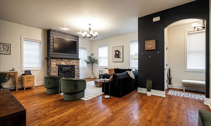 Brewers Hill House | 1 Mile to Downtown -Brewers Hill-Rooftop Deck-Gym