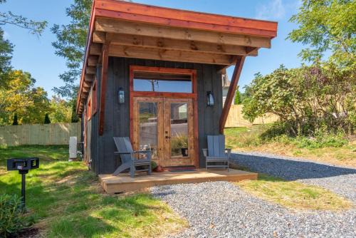 West Jefferson House | 1 Mile to Downtown West Jefferson Camping Cabin #4