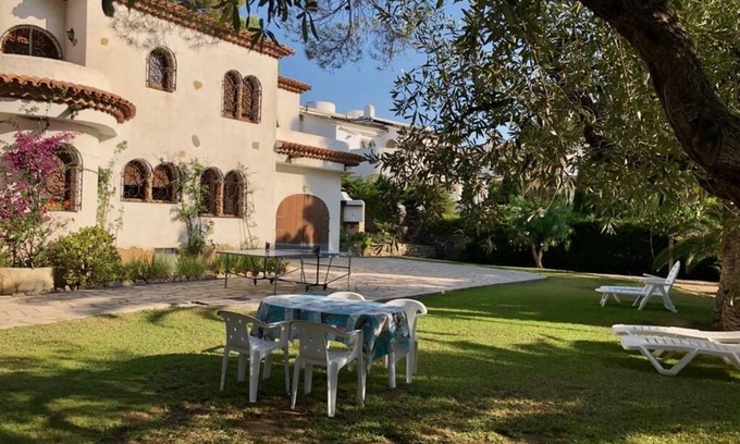 L'Hospitalet de l'Infant Villa | 1 minute to the beach! Family-sized Garden and BBQ