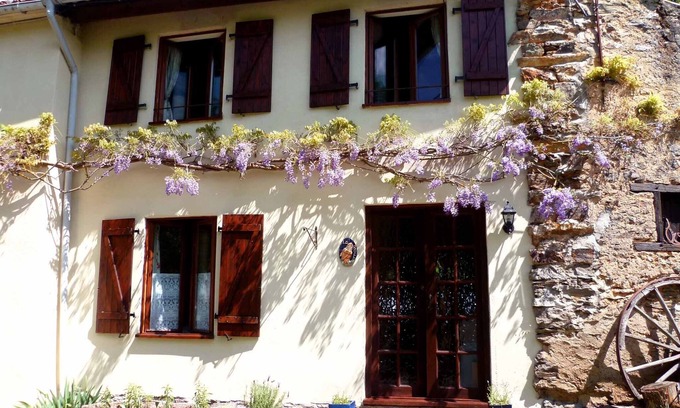 Vernoux-en-Gatine Cottage | 1 of 3 Gites set in 2 lovely acres-Pool-Games field -Wifi-lots to see/do nearby