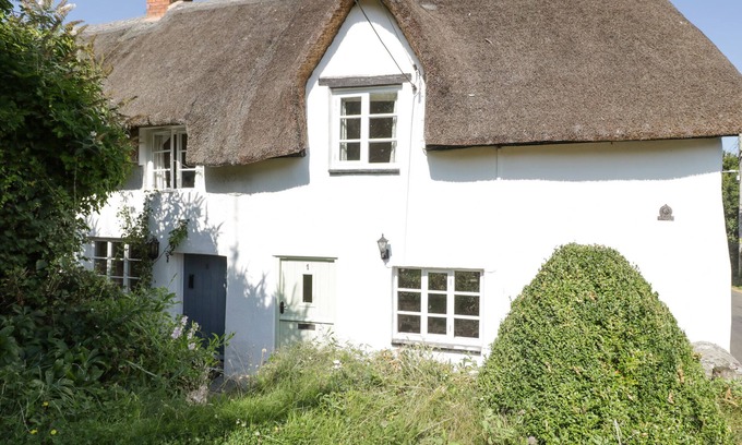 Fiddington Cottage | 1 OLD THATCH, pet friendly, character holiday cottage in Kilve