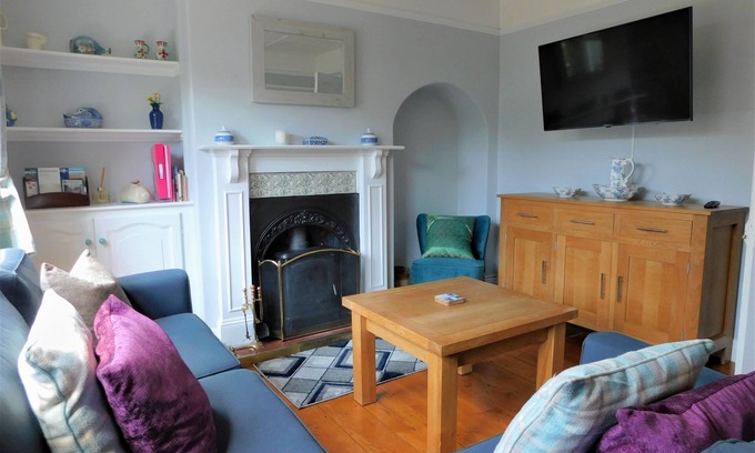 East Runton Cottage | 1 Orchard Cottages - a cottage that sleeps 5 guests in 2 bedrooms