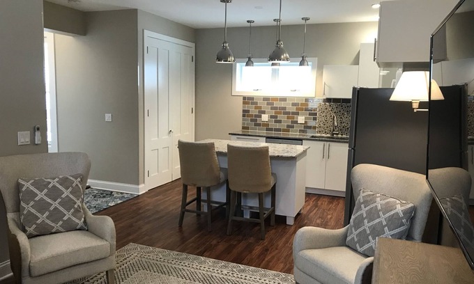 Rochester Apartment | #1 Privacy, garage, downtown, 590&490 close-by
