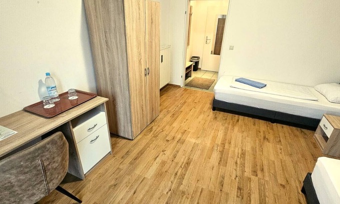 Munchen District Apartment | 1 Zimmer/room