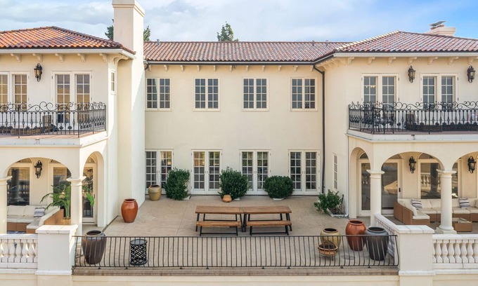 Sunnyslope House | 10,000+sq ft Chateau on 11 acres w/6 bedrooms, theater, game room + privacy