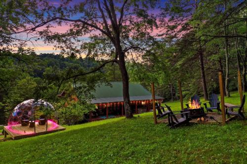 Logan House | 10-Acre Cabin Sauna, Hot Tub, Game Room, Stargazing Dome, EV, BBQ
