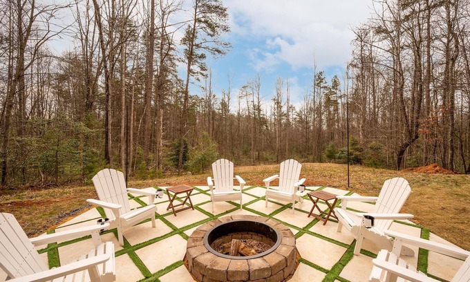 Reva Cabin | 10-Acre, Dog-Friendly House Near Mtns & Wineries, Sleeps 8