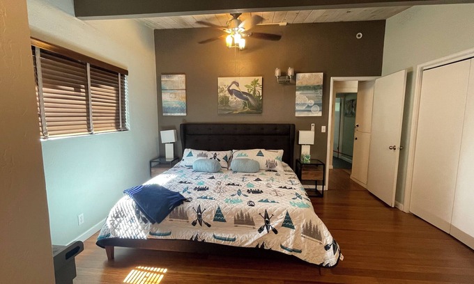 Lakeport House | 10% discount for weekly stays! Fisherman’s house on Clear Lake with dock