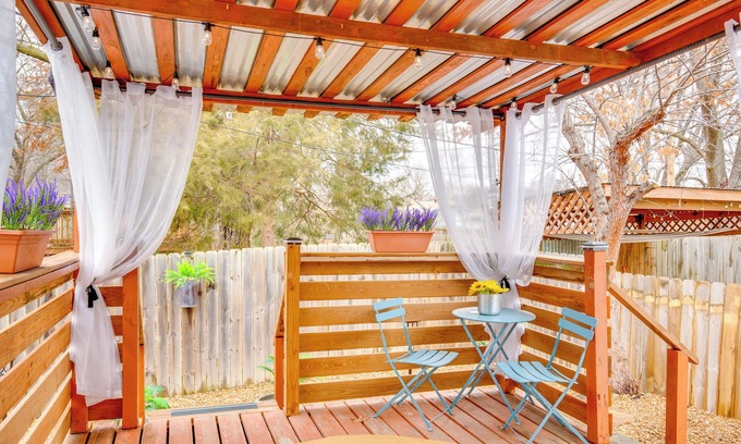 Kansas City Apartment | 10 Mi to Dtwn Kansas City: Cozy Studio w/Grill!