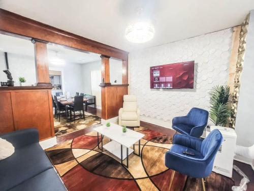 Cheektowaga Apartment | 10 Mins to Airport Apt with King Beds