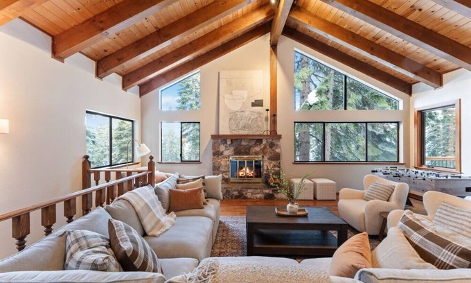 Kingswood Estates House | 10 mins to Beach! A/C, Hot Tub, Games & Views