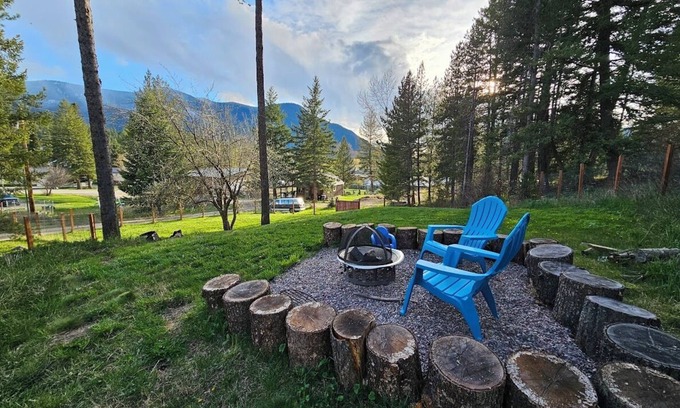 Martin City House | 10 minutes to Glacier! Family-friendly home with porch & swing