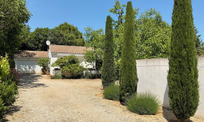 Uzes Villa | 10 minutes walk - air-conditioned