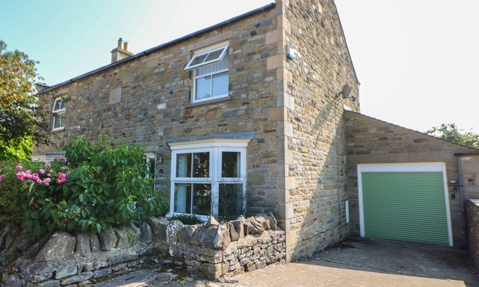 West Witton Cottage | 10 OLD SCHOOL CLOSE, pet friendly, with open fire in West Witton