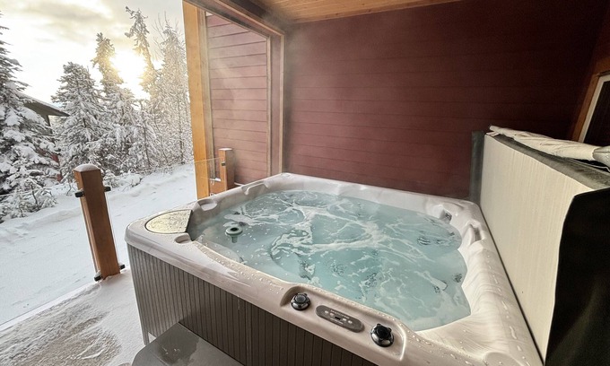 Big White Ski Resort House | 10 out of 10! True Ski & Ski out - Private Hot tub and short walk to Village.