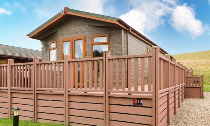Tunstall Cottage | 10 POPPY LODGE, pet friendly in Catterick, North Yorkshire